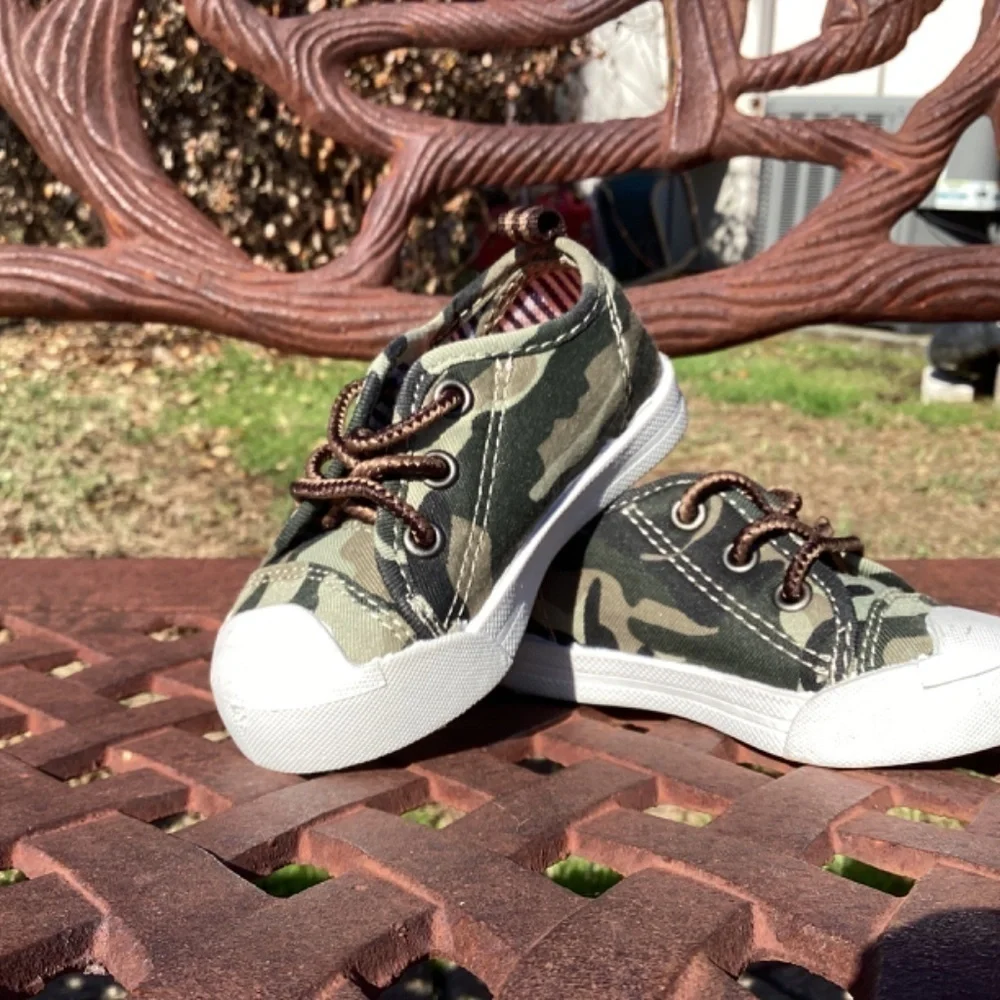 Osh Kosh B’Gosh Westley Green Camo Canvas Sneakers Size 4 Infant